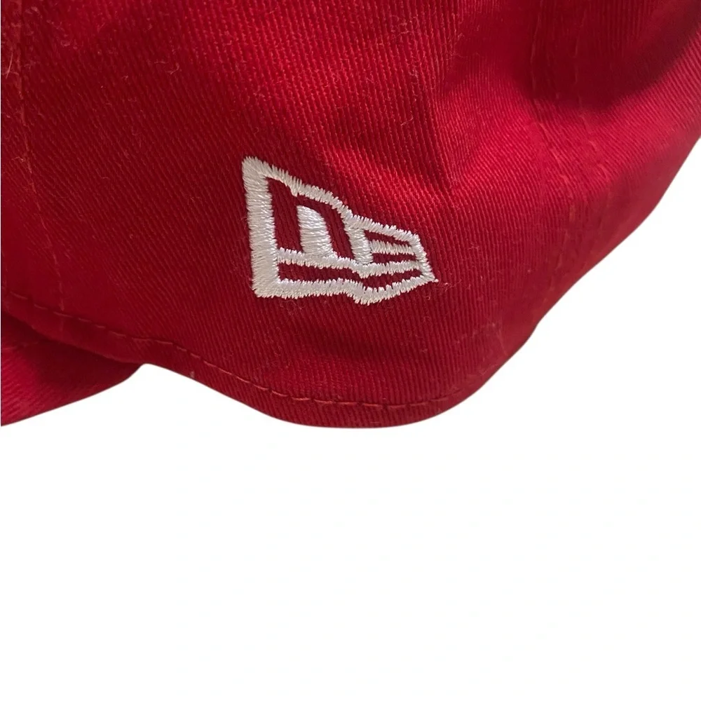 N/A red cap
